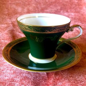 Aynsley Bone China Dark green & gold Grapes & leaves tea cup & saucer set.